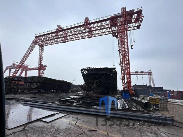 江蘇泰州造船門式起重機公司造船門式起重機功能多樣